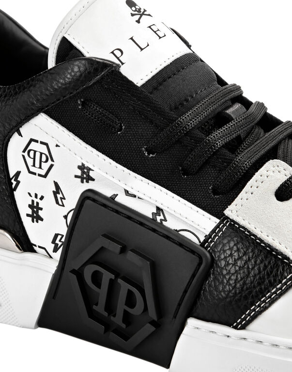 PHANTOM KICK$ Lo-Top Sneakers Monogram | Philipp Plein Outlet